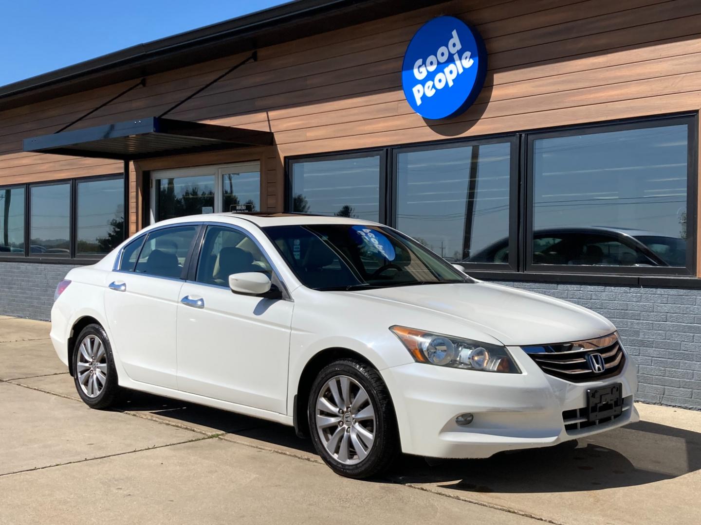 2011 Taffeta White Honda Accord EX-L V-6 Sedan AT (5KBCP3F8XBB) with an 3.5L V6 SOHC 24V engine, 5-Speed Automatic transmission, located at 1800 South Ihm Blvd, Freeport, IL, 61032, (815) 232-5543, 42.278645, -89.607994 - Photo#0